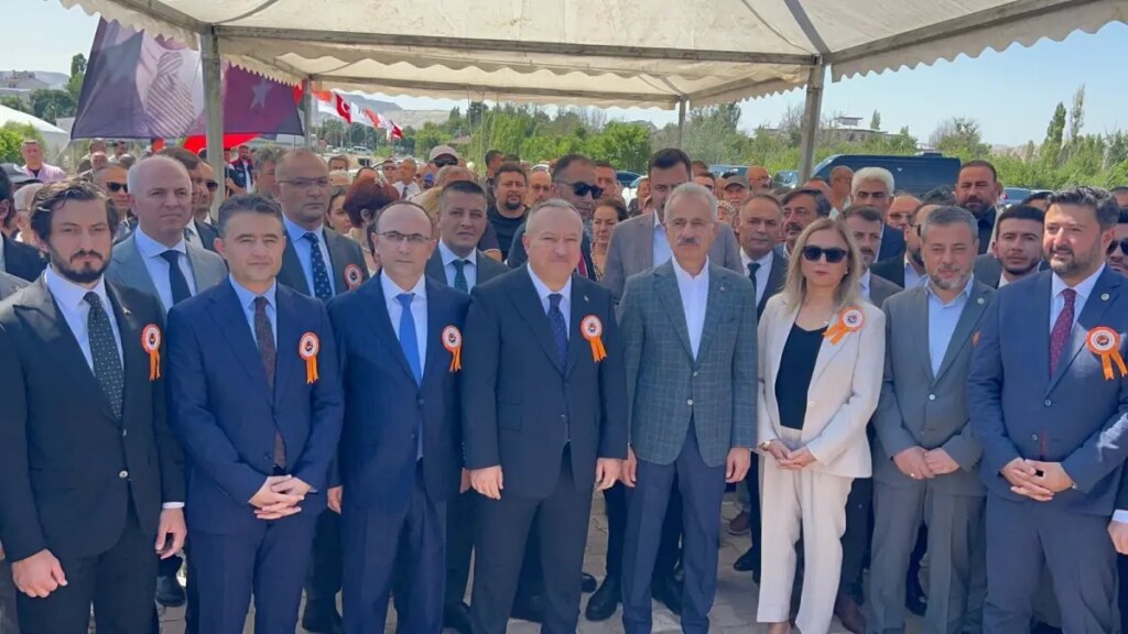 bakan uraloglu tarihi yapilarimizi ayaga kaldirmak icin var gucumuzle calisiyoruz YMqf8YTG