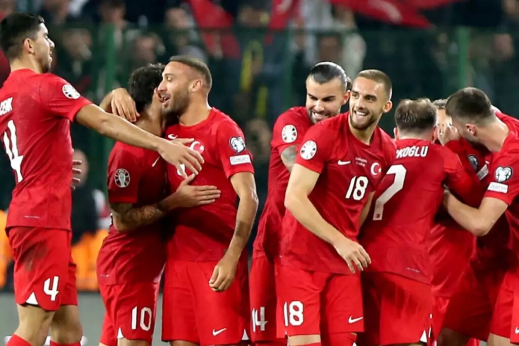 milli takimin yildizi imzayi atti iste cenk ozkacarin yeni takimi B96aDRWl