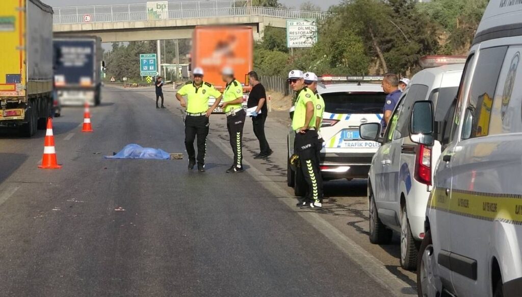 otoyolda feci kaza adanada tirin carptigi yaya oldu YN7SzMBQ