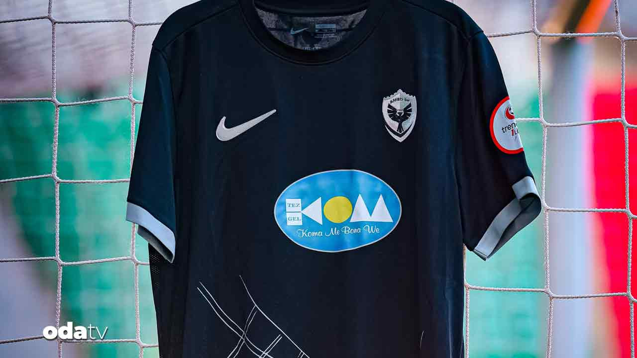 amedspor formasinda kurtce reklam Rkv7qLYm