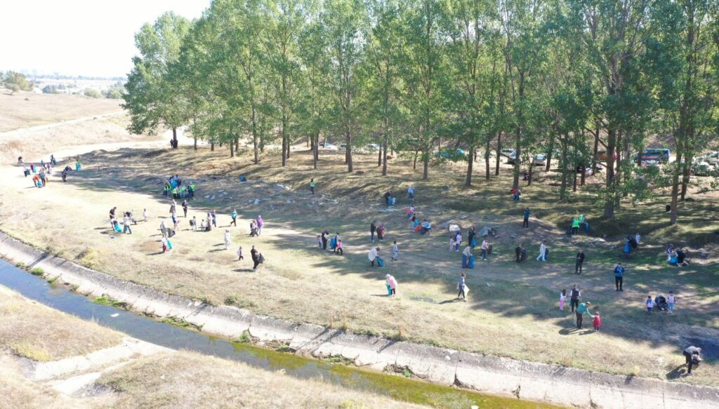 bugun dunya temizlik gunu boluda onlarca gonullu cop topladi 8nIEObLP