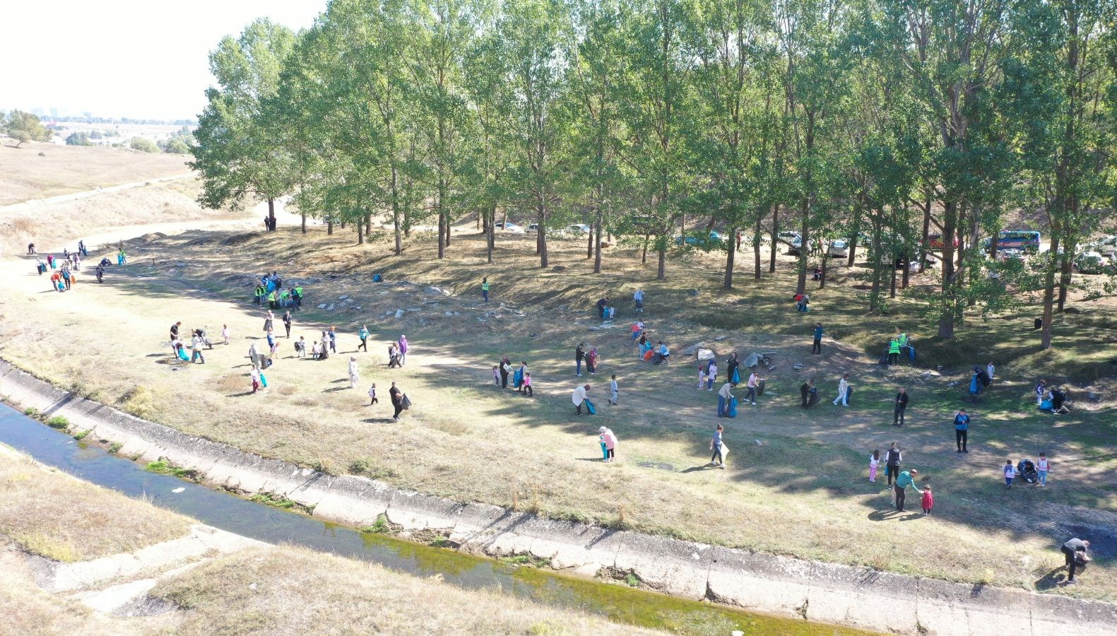 bugun dunya temizlik gunu boluda onlarca gonullu cop topladi 8nIEObLP