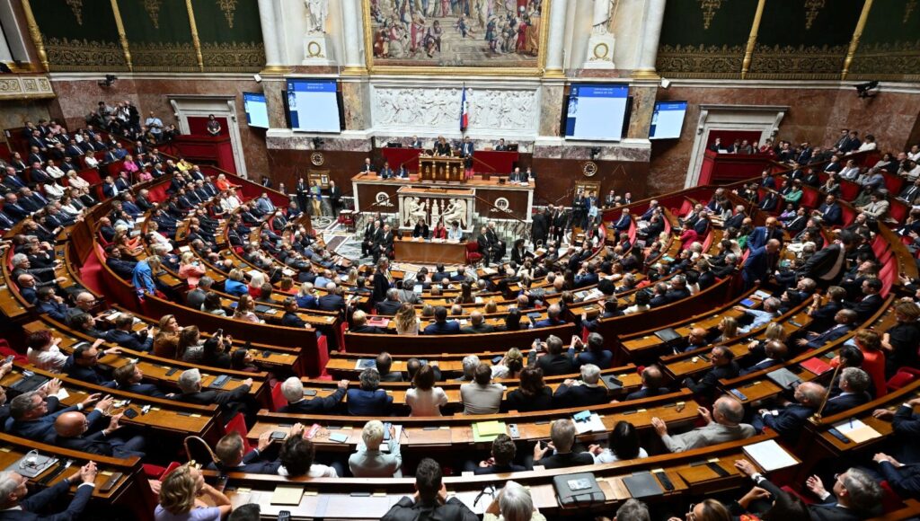 fransada guvenoyu alamayan basbakan bayrounun hukumeti dustu hvxenPmB