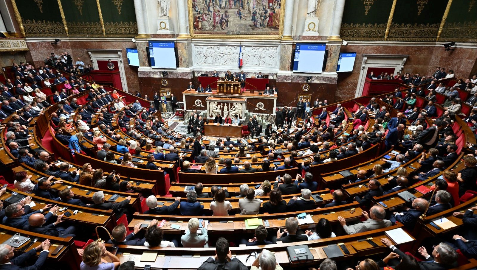 fransada guvenoyu alamayan basbakan bayrounun hukumeti dustu hvxenPmB