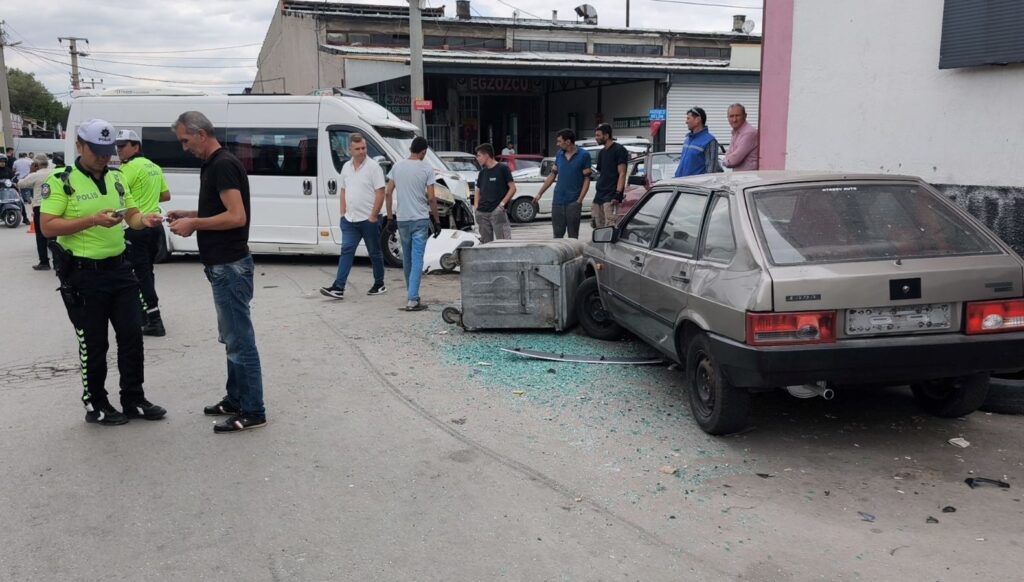 kutahyada servis minibusu ile ogrenci servisi carpisti yaralilar var u39juphW