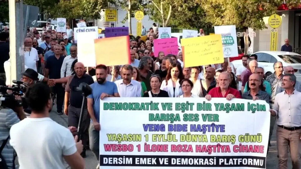 tuncelide dunya baris gunu yuruyusu rAVPbYnV