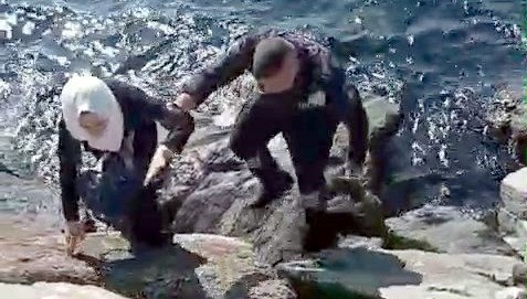 kayaliklarin arasina dustu guvenlik kurtardi qnMnePfn.jpg