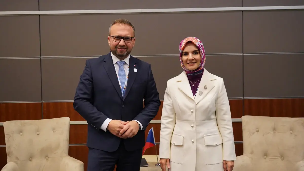 bakan goktas dunya sosyal kalkinma zirvesinde cekya ile isbirliklerini gorustu gkBmCb7j.jpg