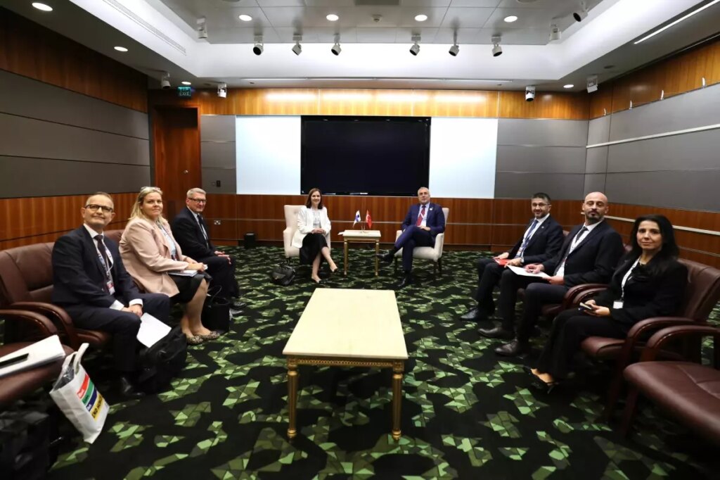 isikhan ve grahn laasonenden sosyal guvenlik gorusmesi JUcQDSY5.jpg