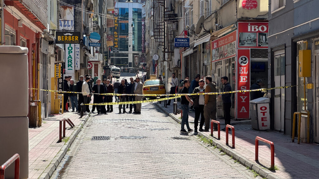 samsunda ogul kuzenini oldurmekten baba ise azmettirmekten hakim karsisinda MfTzpcb3.jpg