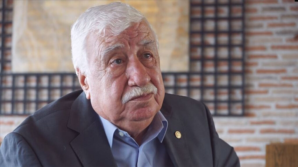 tiyatro ve sinemanin duayenlerinden ahmet gulhan 85 yasinda hayatini kaybetti cGUvPWKO.jpg