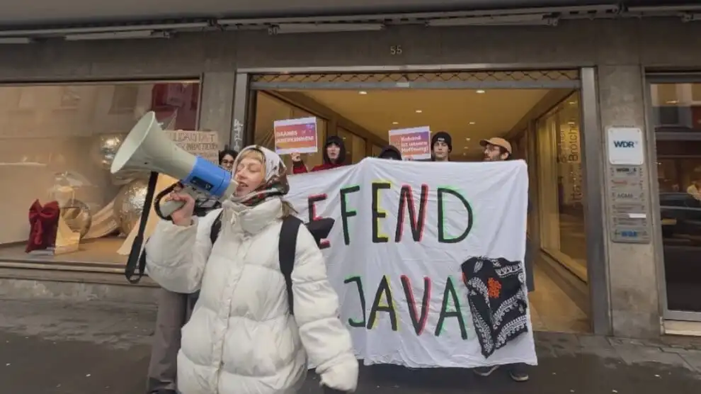 Enternasyonalist gençler onlarca kentte Rojava için eylem yaptı