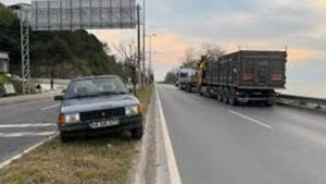 zonguldak-alaplida-feci-kaza-tirin-carptigi-otomobil-ters-donup-refuje-cikti-HgyEYDjw