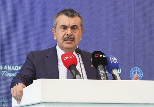 egitim-is-baskani-ozbay-969-okul-yoneticisi-tekinin-konusmasina-plansizca-cagrildi-NYDR3BIZ